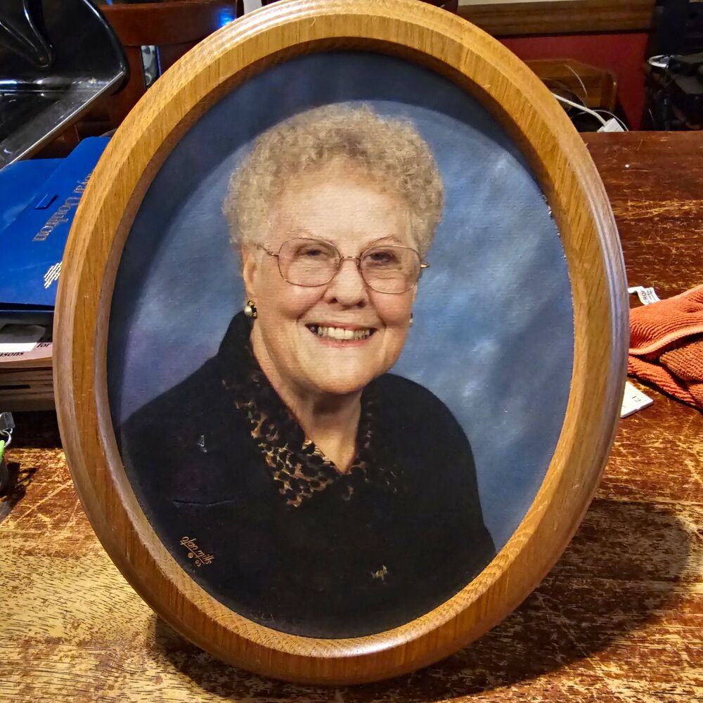 Olan Mills Oval Wood 8x10 Picture Frame Brown Easel Back Free Standing